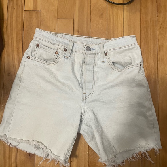 Levi’s 501 Jean shorts - Picture 3 of 4
